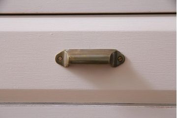 リメイク家具　中古　九州民芸家具　白と深緑のバイカラーがお洒落なペイントキャビネット(食器棚、収納棚)(R-038129)