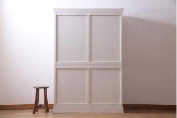 リメイク家具　中古　九州民芸家具　白と深緑のバイカラーがお洒落なペイントキャビネット(食器棚、収納棚)(R-038129)