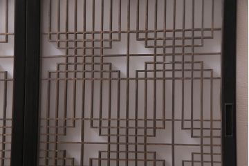 ラフジュ工房オリジナル　アンティーク古建具リメイク　すりガラス入り　組子模様が美しい重ね戸棚(書院戸、収納棚、キャビネット)(R-038131)
