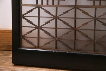 ラフジュ工房オリジナル　アンティーク古建具リメイク　すりガラス入り　組子模様が美しい重ね戸棚(書院戸、収納棚、キャビネット)(R-038131)