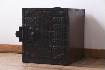 アンティーク家具　古民具・骨董　総ケヤキ材　江戸明治期　重厚な佇まいが魅力の船箪笥(舟箪笥、掛硯型、懸硯型、小引き出し)(R-038132)
