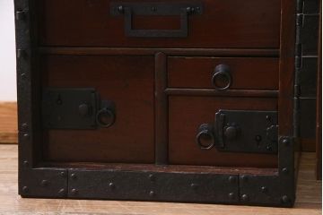 アンティーク家具　古民具・骨董　総ケヤキ材　江戸明治期　重厚な佇まいが魅力の船箪笥(舟箪笥、掛硯型、懸硯型、小引き出し)(R-038132)