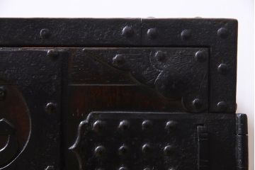 アンティーク家具　古民具・骨董　総ケヤキ材　江戸明治期　重厚な佇まいが魅力の船箪笥(舟箪笥、掛硯型、懸硯型、小引き出し)(R-038132)