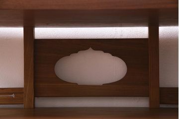 中古　指物工芸家具　桑総無垢材　高級品!和の趣たっぷりの茶箪笥(飾り棚)(R-038133)(定価約80万円)