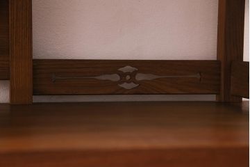 中古　指物工芸家具　桑総無垢材　高級品!和の趣たっぷりの茶箪笥(飾り棚)(R-038133)(定価約80万円)