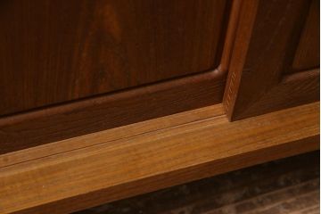 中古　指物工芸家具　桑総無垢材　高級品!和の趣たっぷりの茶箪笥(飾り棚)(R-038133)(定価約80万円)
