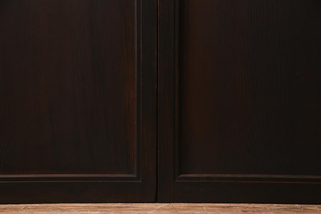 アンティーク建具　明治大正期　渋い色味が魅力のシンプルな板戸2枚セット(建具、帯戸、引き戸)(R-038135)