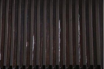 アンティーク建具　和製アンティーク　昭和初期　味わい深い色味が魅力のシンプルな格子戸1枚(建具、引き戸)(R-038140)