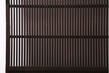 アンティーク建具　和製アンティーク　昭和初期　味わい深い色味が魅力のシンプルな格子戸1枚(建具、引き戸)(R-038140)