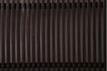 アンティーク建具　和製アンティーク　昭和初期　味わい深い色味が魅力のシンプルな格子戸1枚(建具、引き戸)(R-038140)