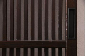 アンティーク建具　和製アンティーク　昭和初期　味わい深い色味が魅力のシンプルな格子戸1枚(建具、引き戸)(R-038140)