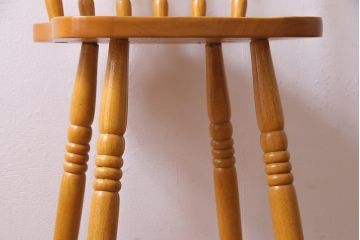 ヴィンテージ家具　イギリスビンテージ　スタイリッシュなデザインが目を引くハイチェア(バーチェア、椅子)(R-038141)