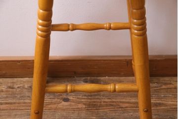 ヴィンテージ家具　イギリスビンテージ　スタイリッシュなデザインが目を引くハイチェア(バーチェア、椅子)(R-038141)