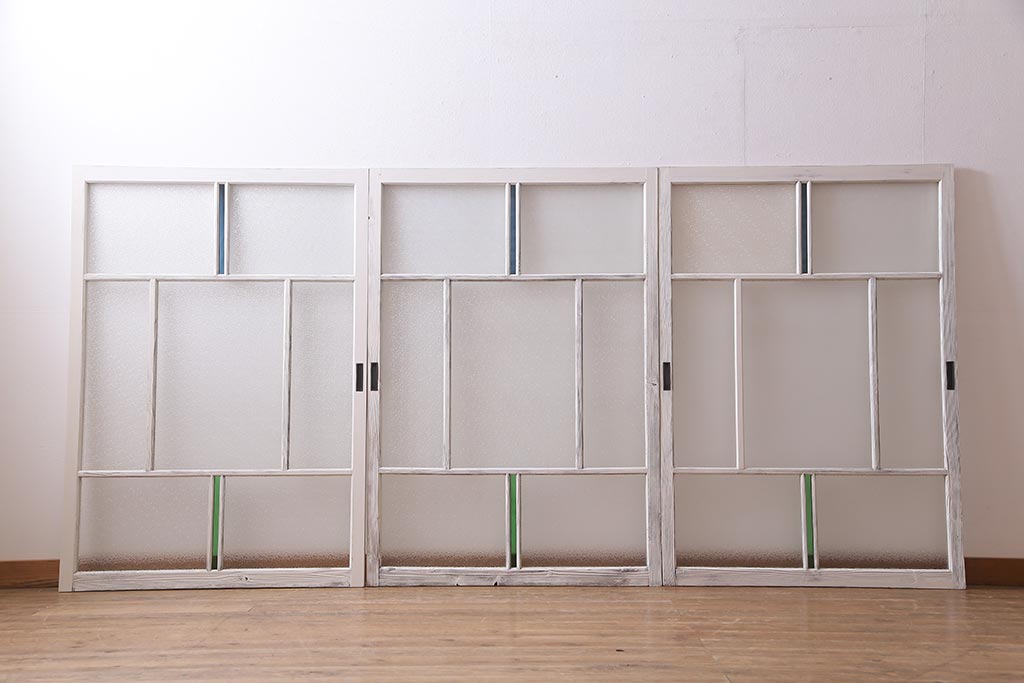 アンティーク建具　フレンチスタイルにもぴったり　色ガラスがポイントのペイントガラス戸3枚セット　(R-038143)