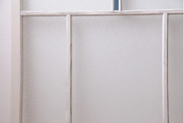 アンティーク建具　フレンチスタイルにもぴったり　色ガラスがポイントのペイントガラス戸3枚セット　(R-038143)