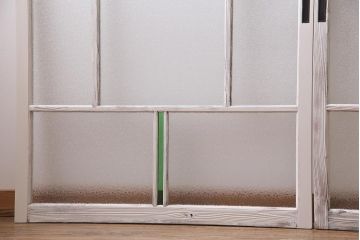 アンティーク建具　フレンチスタイルにもぴったり　色ガラスがポイントのペイントガラス戸3枚セット　(R-038143)