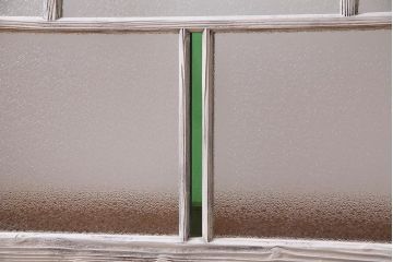 アンティーク建具　フレンチスタイルにもぴったり　色ガラスがポイントのペイントガラス戸3枚セット　(R-038143)