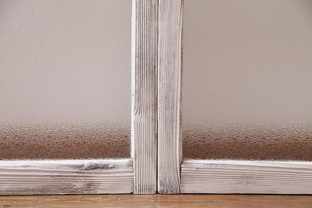 アンティーク建具　フレンチスタイルにもぴったり　色ガラスがポイントのペイントガラス戸3枚セット　(R-038143)