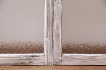 アンティーク建具　フレンチスタイルにもぴったり　色ガラスがポイントのペイントガラス戸3枚セット　(R-038143)