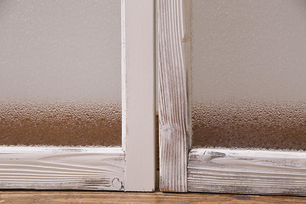 アンティーク建具　フレンチスタイルにもぴったり　色ガラスがポイントのペイントガラス戸3枚セット　(R-038143)