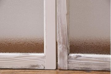 アンティーク建具　フレンチスタイルにもぴったり　色ガラスがポイントのペイントガラス戸3枚セット　(R-038143)