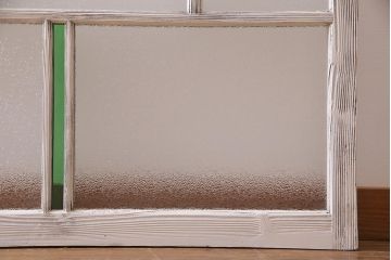 アンティーク建具　フレンチスタイルにもぴったり　色ガラスがポイントのペイントガラス戸3枚セット　(R-038143)