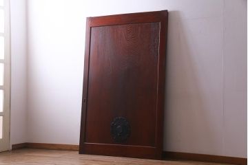 アンティーク建具　明治大正期　総ケヤキ材一枚板・漆塗り　赤みを帯びた木肌が魅力の蔵戸(建具、引き戸、玄関戸)(R-038144)