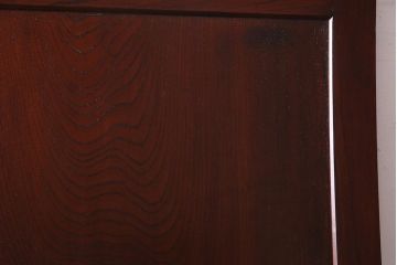 アンティーク建具　明治大正期　総ケヤキ材一枚板・漆塗り　赤みを帯びた木肌が魅力の蔵戸(建具、引き戸、玄関戸)(R-038144)
