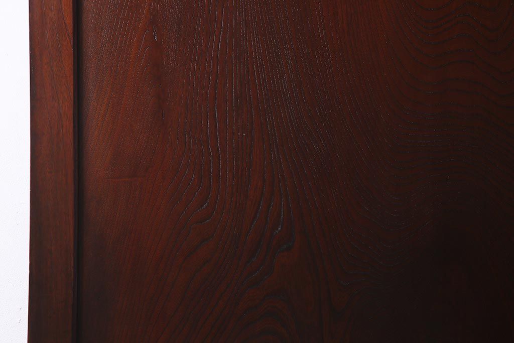 アンティーク建具　明治大正期　総ケヤキ材一枚板・漆塗り　赤みを帯びた木肌が魅力の蔵戸(建具、引き戸、玄関戸)(R-038144)