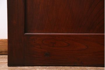 アンティーク建具　明治大正期　総ケヤキ材一枚板・漆塗り　赤みを帯びた木肌が魅力の蔵戸(建具、引き戸、玄関戸)(R-038144)