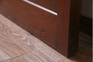 アンティーク建具　明治大正期　総ケヤキ材一枚板・漆塗り　赤みを帯びた木肌が魅力の蔵戸(建具、引き戸、玄関戸)(R-038144)