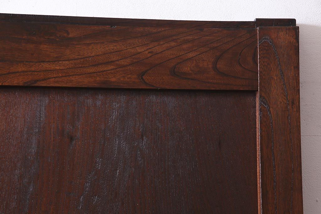 アンティーク建具　明治大正期　総ケヤキ材一枚板・漆塗り　赤みを帯びた木肌が魅力の蔵戸(建具、引き戸、玄関戸)(R-038144)