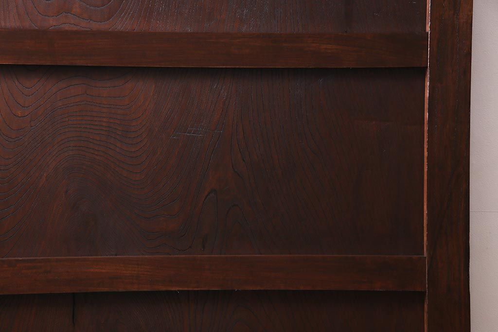 アンティーク建具　明治大正期　総ケヤキ材一枚板・漆塗り　赤みを帯びた木肌が魅力の蔵戸(建具、引き戸、玄関戸)(R-038144)