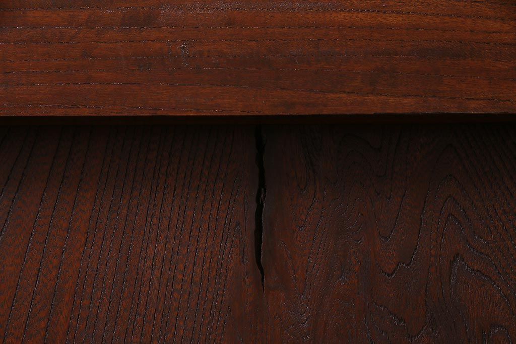 アンティーク建具　明治大正期　総ケヤキ材一枚板・漆塗り　赤みを帯びた木肌が魅力の蔵戸(建具、引き戸、玄関戸)(R-038144)