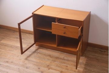 ヴィンテージ家具　北欧ビンテージ　Parker Knoll(パーカー・ノール)　レア!北欧スタイルのレコードプレーヤーキャビネット(オーディオキャビネット)(R-038147)
