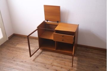 ヴィンテージ家具　北欧ビンテージ　Parker Knoll(パーカー・ノール)　レア!北欧スタイルのレコードプレーヤーキャビネット(オーディオキャビネット)(R-038147)