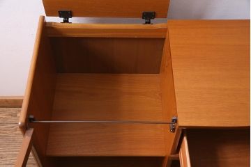 ヴィンテージ家具　北欧ビンテージ　Parker Knoll(パーカー・ノール)　レア!北欧スタイルのレコードプレーヤーキャビネット(オーディオキャビネット)(R-038147)