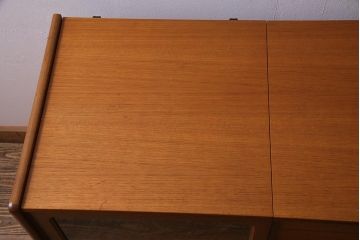 ヴィンテージ家具　北欧ビンテージ　Parker Knoll(パーカー・ノール)　レア!北欧スタイルのレコードプレーヤーキャビネット(オーディオキャビネット)(R-038147)