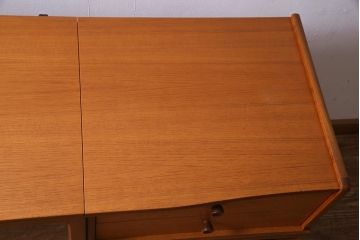 ヴィンテージ家具　北欧ビンテージ　Parker Knoll(パーカー・ノール)　レア!北欧スタイルのレコードプレーヤーキャビネット(オーディオキャビネット)(R-038147)