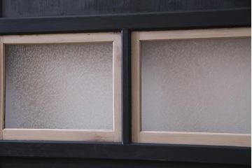 アンティーク建具　ペイント建具　ツートーンカラーのペイントがお洒落なガラス帯戸4枚セット(引き戸、建具)(R-038150)