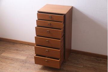 ヴィンテージ家具　北欧ビンテージ　G-PLAN(ジープラン)　チーク材　ゴールドカラーの取っ手がお洒落なサイドチェスト(チェスト、引き出し)(R-038152)