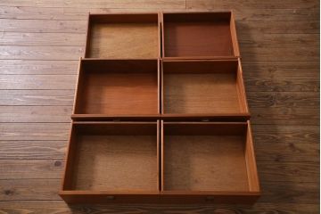 ヴィンテージ家具　北欧ビンテージ　G-PLAN(ジープラン)　チーク材　ゴールドカラーの取っ手がお洒落なサイドチェスト(チェスト、引き出し)(R-038152)