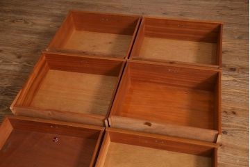 ヴィンテージ家具　北欧ビンテージ　G-PLAN(ジープラン)　チーク材　ゴールドカラーの取っ手がお洒落なサイドチェスト(チェスト、引き出し)(R-038152)