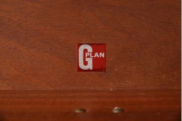 ヴィンテージ家具　北欧ビンテージ　G-PLAN(ジープラン)　チーク材　ゴールドカラーの取っ手がお洒落なサイドチェスト(チェスト、引き出し)(R-038152)