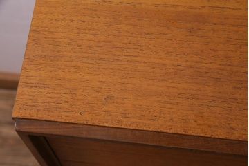 ヴィンテージ家具　北欧ビンテージ　G-PLAN(ジープラン)　チーク材　ゴールドカラーの取っ手がお洒落なサイドチェスト(チェスト、引き出し)(R-038152)