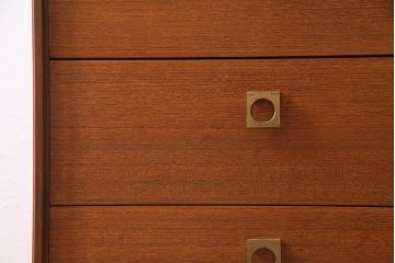 ヴィンテージ家具　北欧ビンテージ　G-PLAN(ジープラン)　チーク材　ゴールドカラーの取っ手がお洒落なサイドチェスト(チェスト、引き出し)(R-038152)