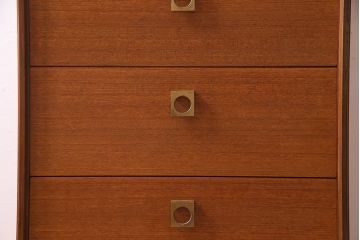 ヴィンテージ家具　北欧ビンテージ　G-PLAN(ジープラン)　チーク材　ゴールドカラーの取っ手がお洒落なサイドチェスト(チェスト、引き出し)(R-038152)
