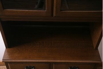ヴィンテージ家具　ビンテージ　ナラ材　上手物　気品あふれる佇まいのカップボード(収納棚、飾り棚)(R-038157)
