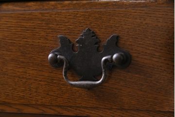 ヴィンテージ家具　ビンテージ　ナラ材　上手物　気品あふれる佇まいのカップボード(収納棚、飾り棚)(R-038157)