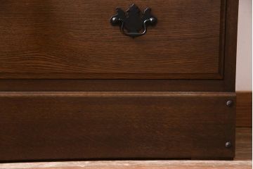 ヴィンテージ家具　ビンテージ　ナラ材　上手物　気品あふれる佇まいのカップボード(収納棚、飾り棚)(R-038157)